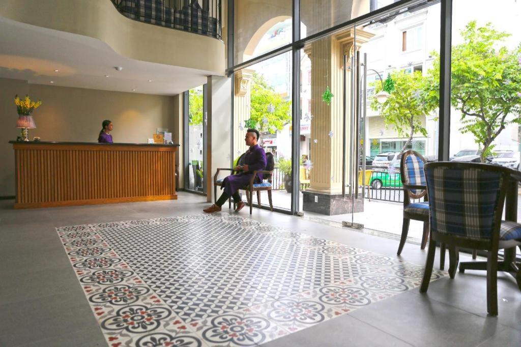 Bizu Royal Hotel Ho Chi Minh City Exterior photo