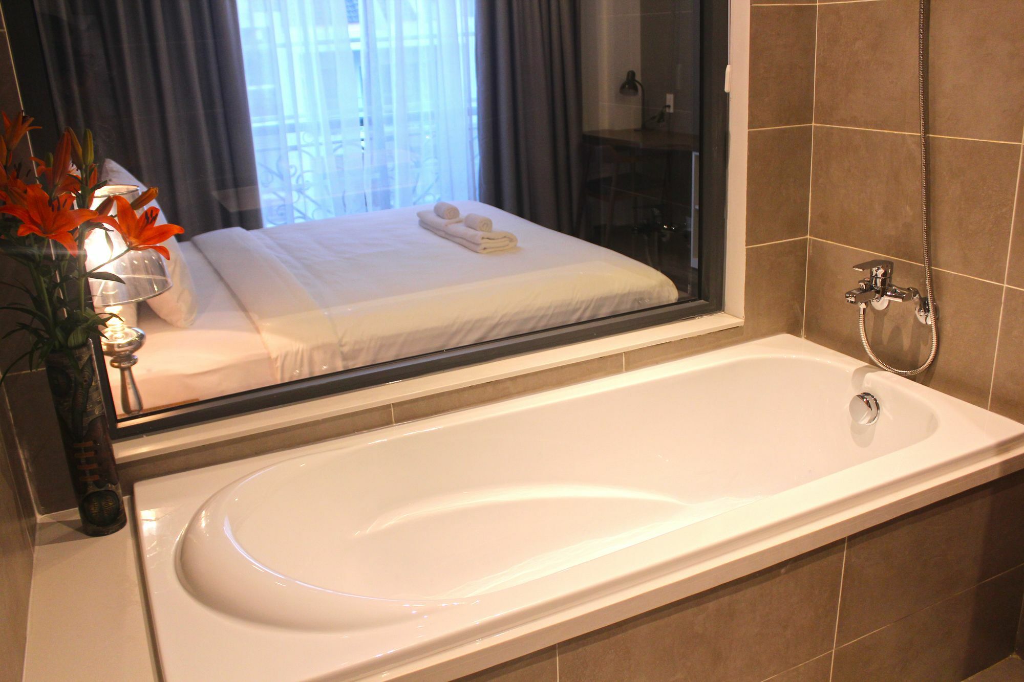 Bizu Royal Hotel Ho Chi Minh City Exterior photo