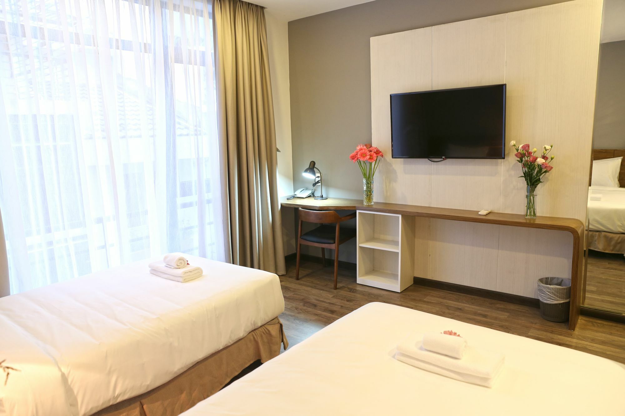 Bizu Royal Hotel Ho Chi Minh City Exterior photo